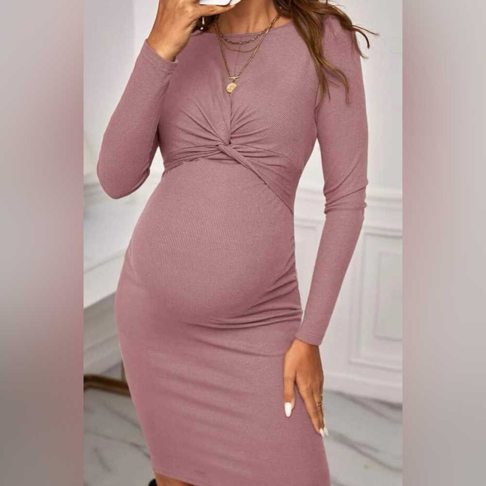 Dusty pink maternity dress with flap to breastfeed
